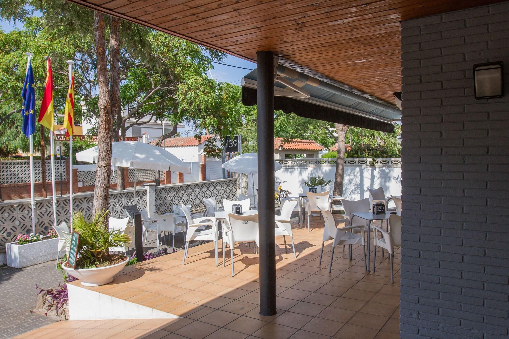 Hotel 139 Castelldefels Exteriör bild