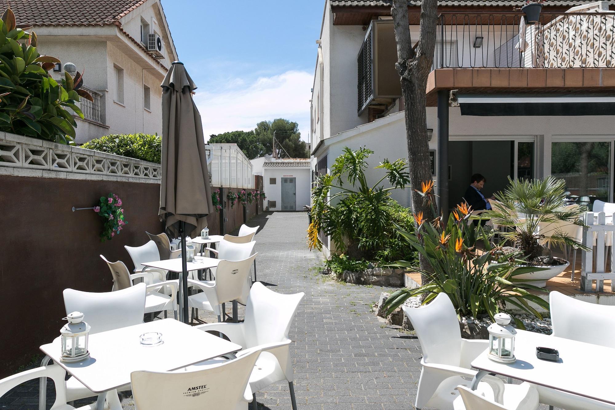 Hotel 139 Castelldefels Exteriör bild