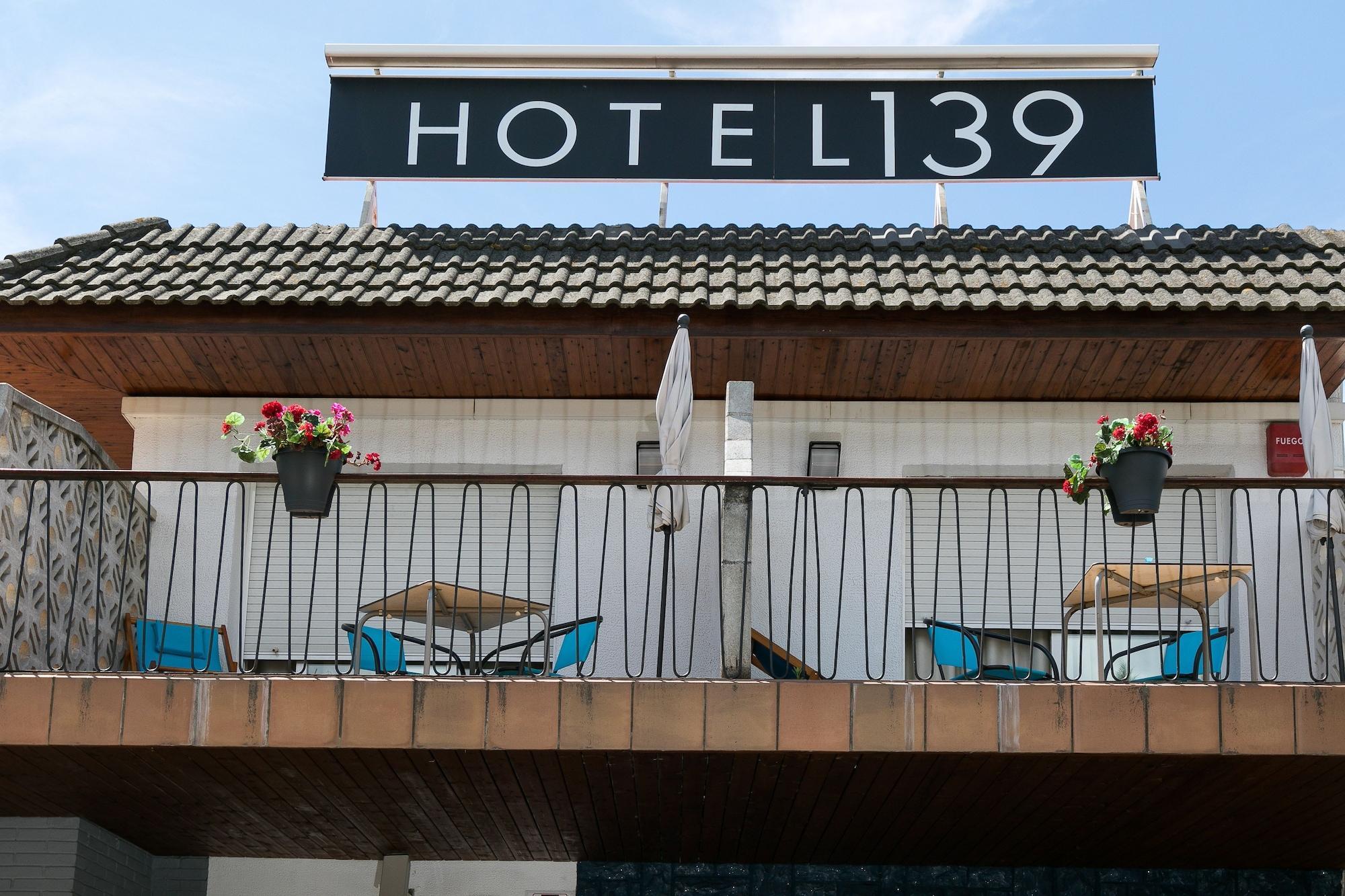 Hotel 139 Castelldefels Exteriör bild