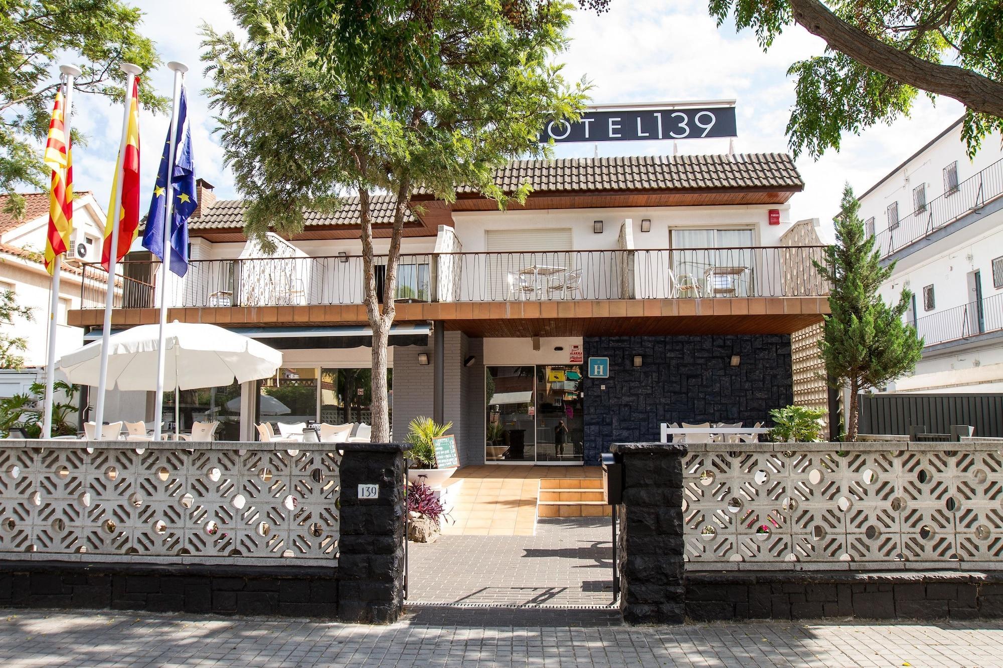 Hotel 139 Castelldefels Exteriör bild