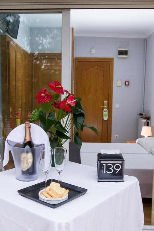 Hotel 139 Castelldefels Rum bild