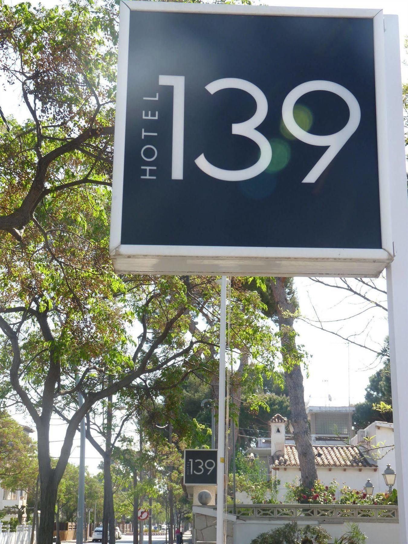 Hotel 139 Castelldefels Exteriör bild